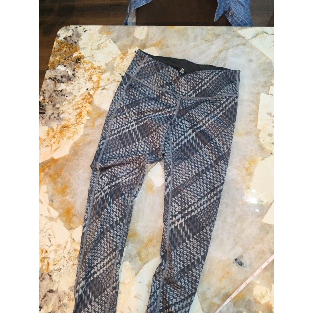 Women's ATHLETA Reversible Chaturanga Westchester Leggings Black / Gray Print M